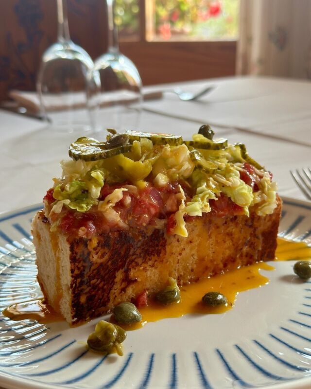 Comencem el diumenge obrint boca... 😉 Brioix casolà amb steak tartar i salsa de rovell d’ou trufat. Un pecat gastronòmic!! 😋

Empezamos el domingo abriendo boca... 😉 "Brioche" casero con steak tartar y salsa de yema de huevo trufado. Un pecado gastronómico!! 😋

www.hotelmiralles.com

.

.

.

.

.

.

.

.

.

.

#hortadesantjoan #hotelmiralles #terraalta #hotelmiralles #ruralterraalta #turismorural #catalunya #escapadarural #catalunyaexperience #travelphotography #tarragona #naturaleza #travel #travelers #gastronomia #gastro #foodlovers #foodies #slowfood #tardor #otoño #autumn