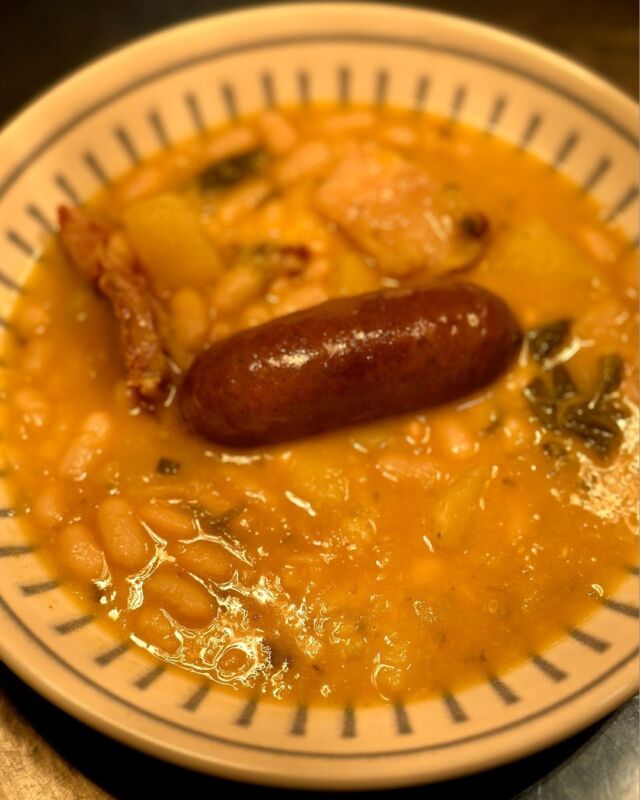 Potatge de fesols, col i patata. Un plat perfecte pels dies fresquets de tardor. 🍁😋

Potaje de frijoles, col y patata, Un plato perfecto para los días fresquitos de otoño. 🍁😋

www.hotelmiralles.com

.

.

.

.

.

.

.

.

#hortadesantjoan #hotelmiralles #terraalta #hotelmiralles #ruralterraalta #turismorural #catalunya #escapadarural #catalunyaexperience #travelphotography #tarragona #naturaleza #travel #travelers #gastronomia #gastro #foodlovers #foodies #slowfood #tardor #otoño #autumn #weekend #findesemana
